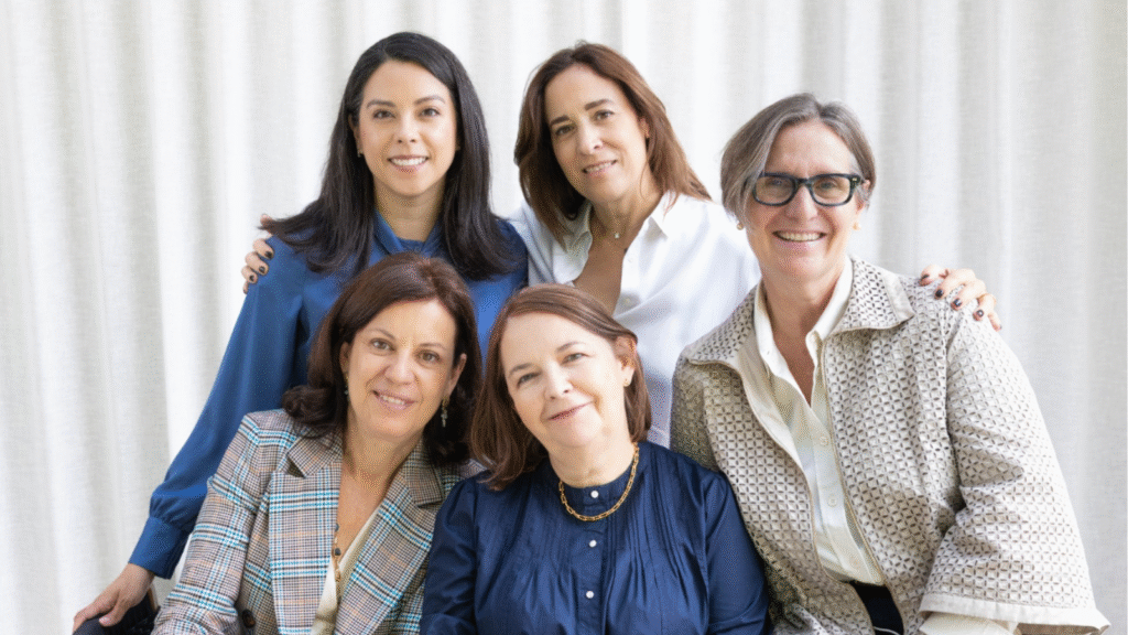 Top row: X, Cllaudia Hardy, Bettina Vogt
Bottom row: Alexandra zu Ysenburg,